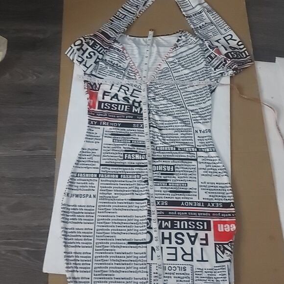 Long Sleeve Newsprint Dress XL Dopamine Boho Classic Retrogirl Glam Bodycon SATC - Picture 5 of 8